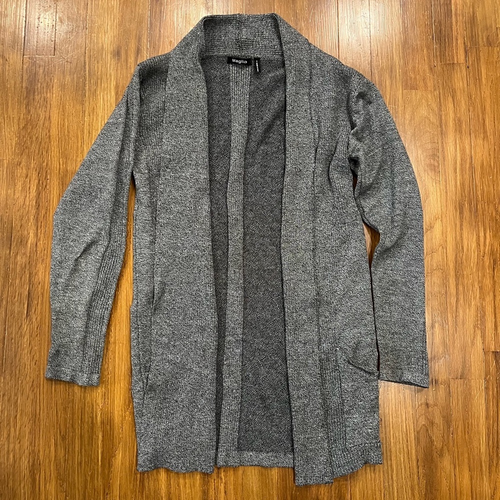 LIKE NEW ribbed cardigan